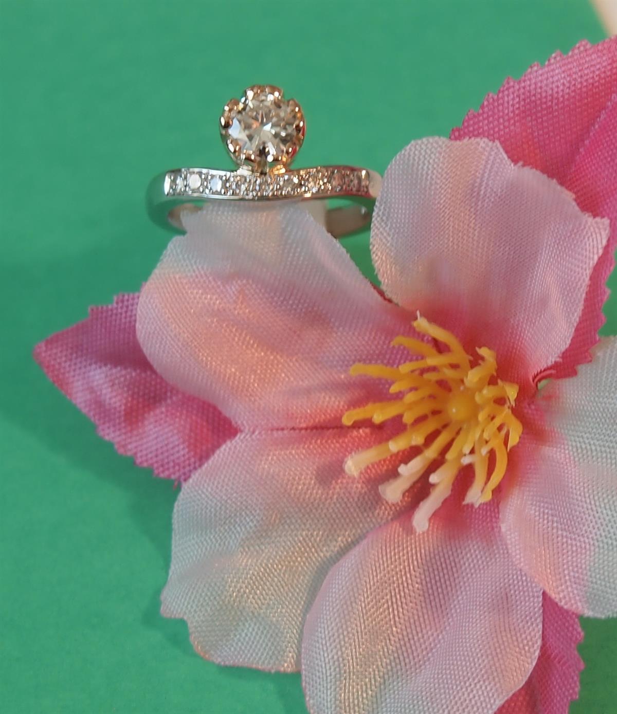 大阪からご来店のお二人の婚約指輪(エンゲージリング)。。。