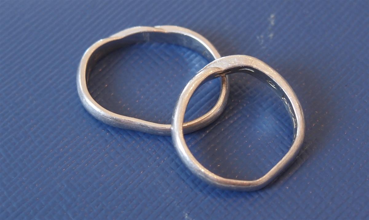 鋳造製法の結婚指輪(マリッジリング)の姿。。。