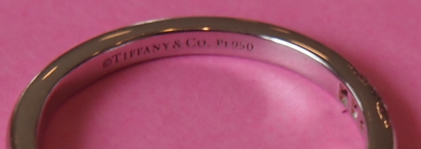 難しいとやってくれないティファニーのPT950の結婚指輪(マリッジリング)のサイズ直しも