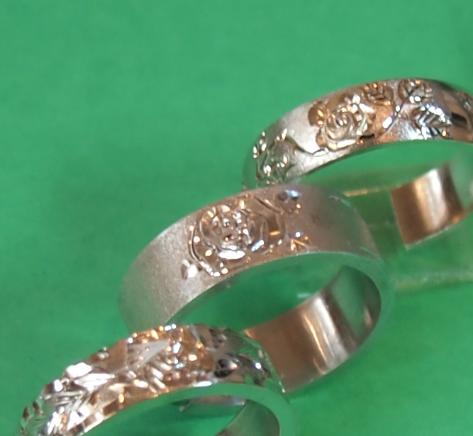 いろいろな花を結婚指輪に和彫りや洋彫りで。。。