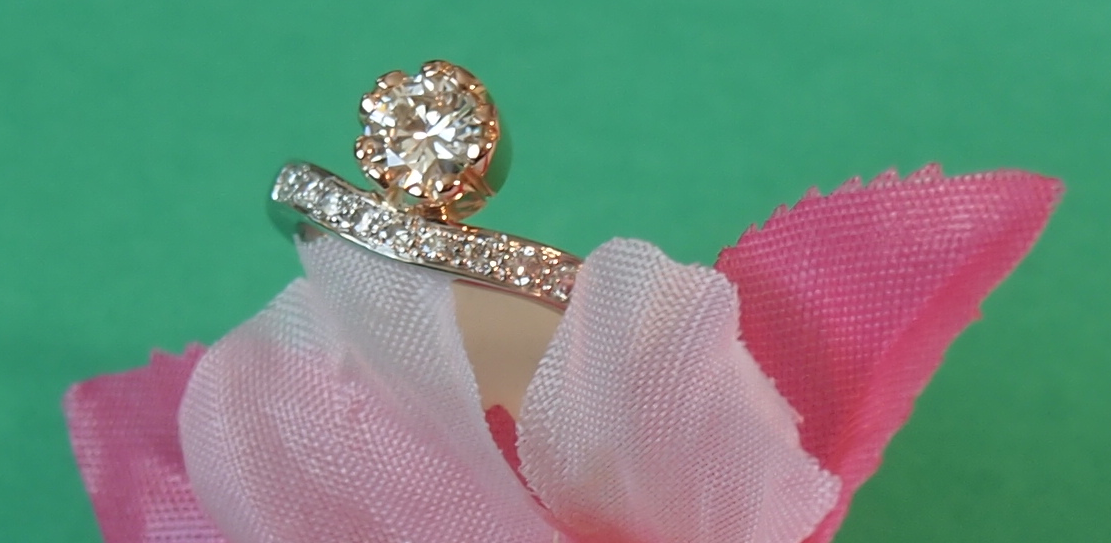 大阪からご来店のお二人の婚約指輪(エンゲージリング)。。。