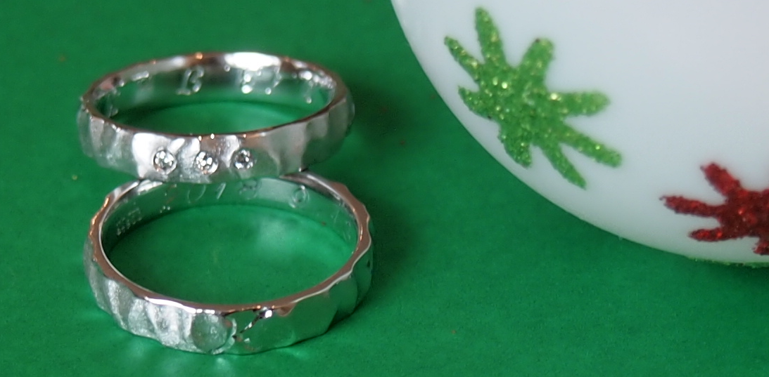 和歌山のお二人の槌目仕上げの個性的な結婚指輪。。。