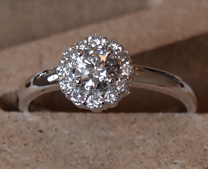 今年も引き続き、婚約指輪半額キャンペーン。。