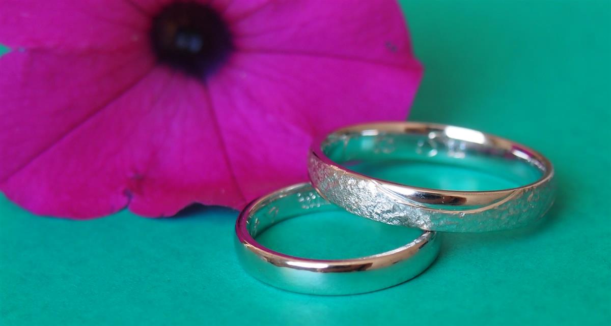 令和元年を漢字で手彫りした結婚指輪(マリッジリング)。。。