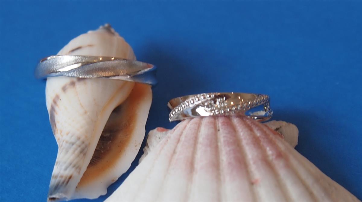 海が好きなお二人のこだわりのデザインの結婚指輪(マリッジリング)。。。