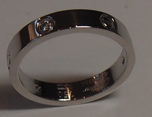 最近はブランド品のジュエリーを買うときは、細心の注意を。。。