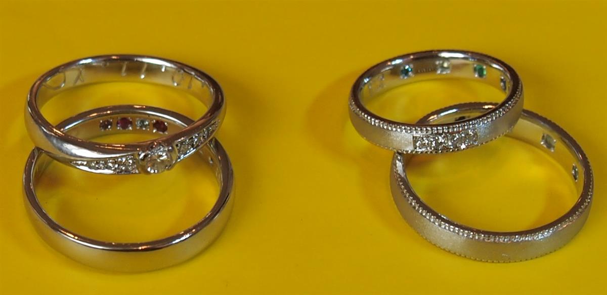 結婚指輪の内側にお子さんの誕生石を。。。