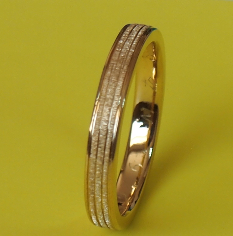 20年近くたってもこんなにしっかりとした結婚指輪(マリッジリング)