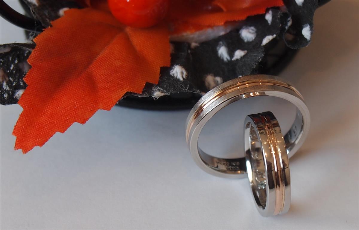 赤の他人とペアーになる結婚指輪では悲しすぎます。。。