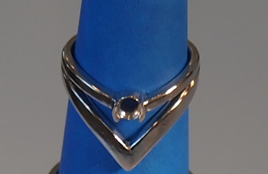 V字の角度にこだわったお二人の結婚指輪の製作途中。。。