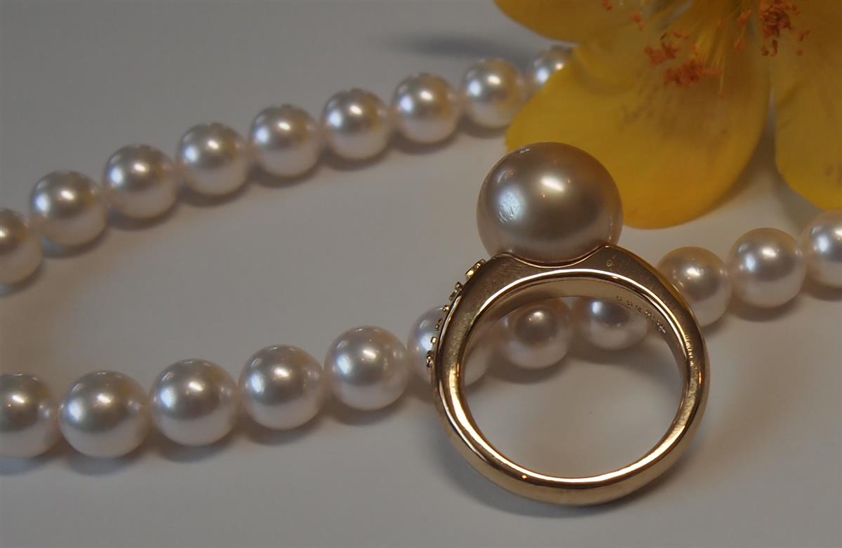 大きな南洋パールもデザインで普段使いできますよ。。。