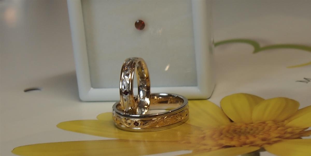 結婚指輪(マリッジリング)にお子さんの誕生石を足していけます。。。