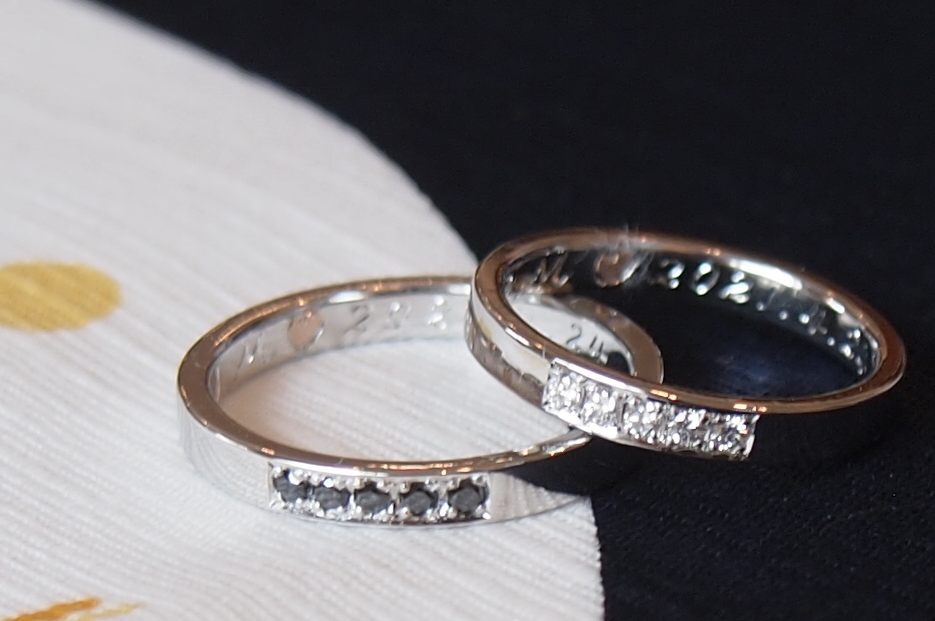 結婚指輪(マリッジリング)の内側にピンクゴールドのハートが。。。