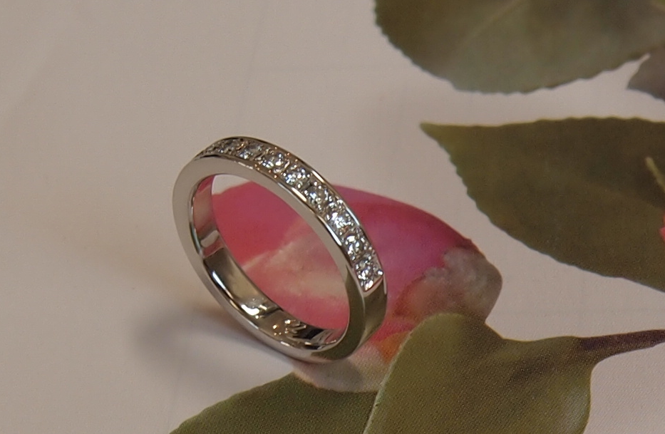 出来上がりを取りに来られた時の喜びの声と笑顔の為に。。。