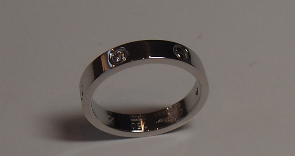 最近はブランド品のジュエリーを買うときは、細心の注意を。。。