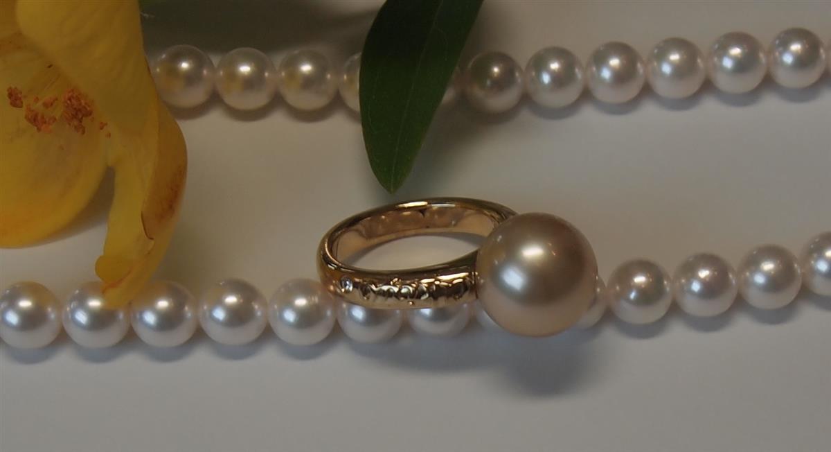 大きな南洋パールもデザインで普段使いできますよ。。。